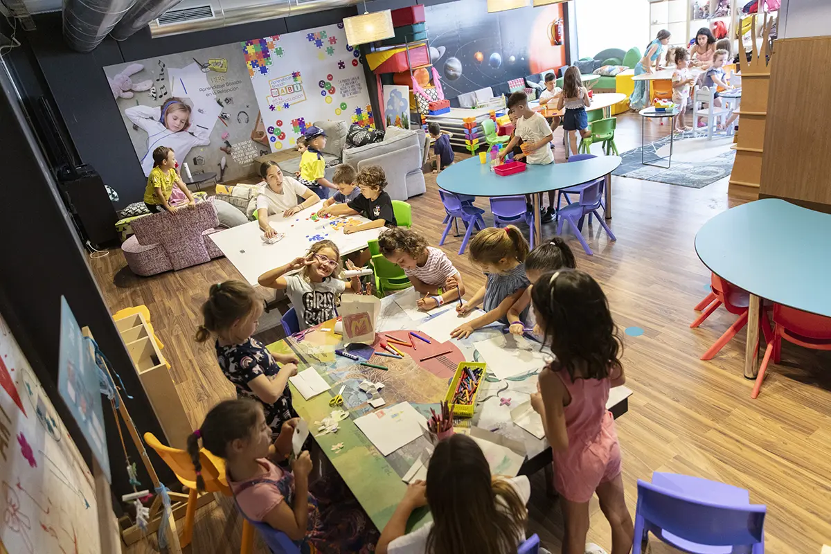 800 m² der Fama Einrichtungen in Yecla (Murcia) wurden dem Spielzimmer und der Kindertagesstätte gewidmet.